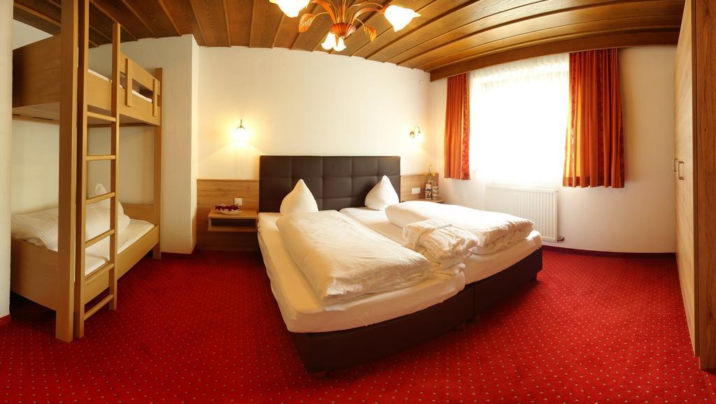 Kinderhotel Laerchenhof Obsteig Ruang foto